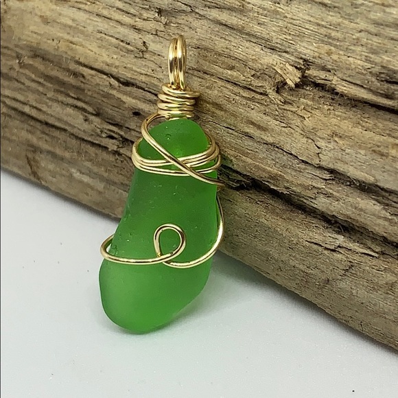 Jewelry - Green sea glass pendant